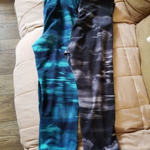 Two pair of Old Navy capri length leggings with high waist.